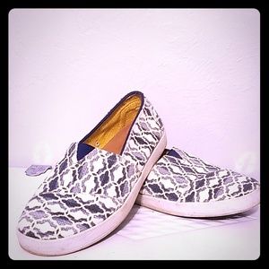 Tom's Avalon Slip Ons Size 9